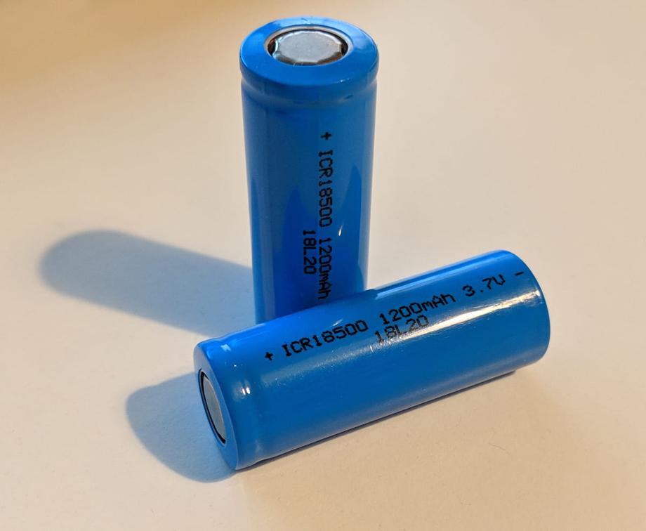 18500 Li-Ion 1200mAh batteries