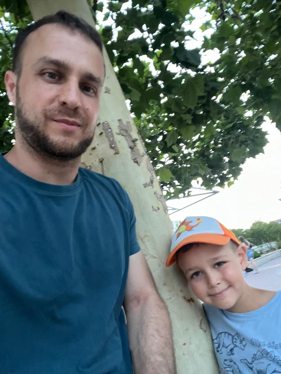 anton and dad by the tree