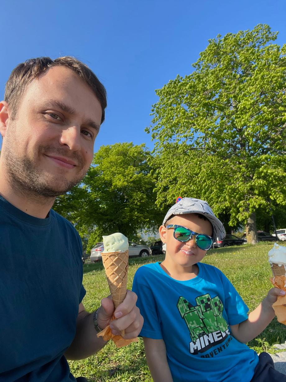 Georgi and Anton eating icecream at the harbour