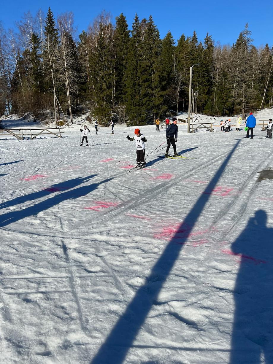 Anton skiing