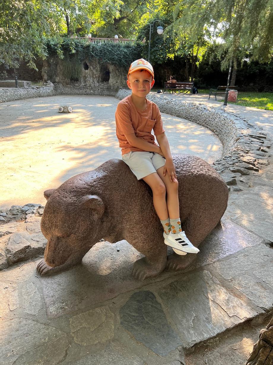 Anton and the city park bear