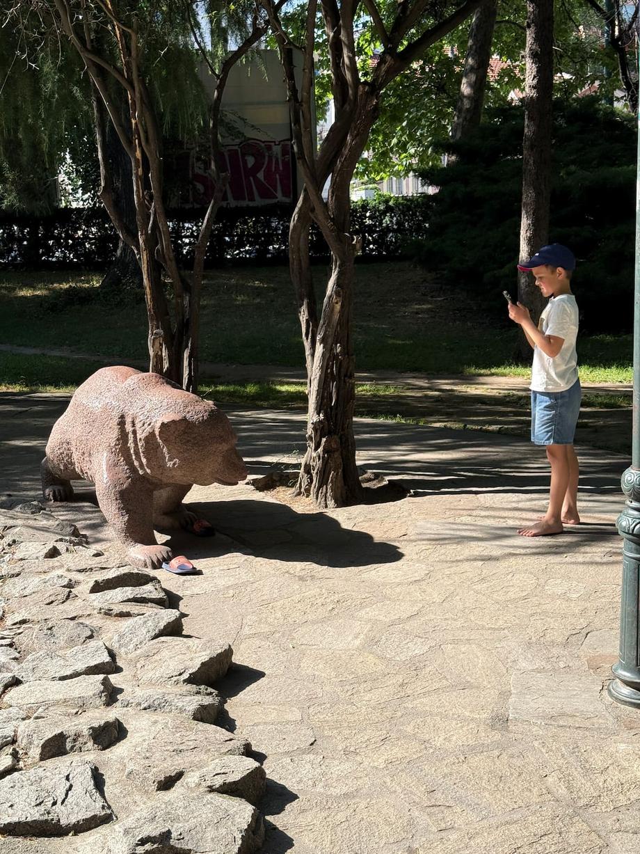 central park plovdiv bear statue