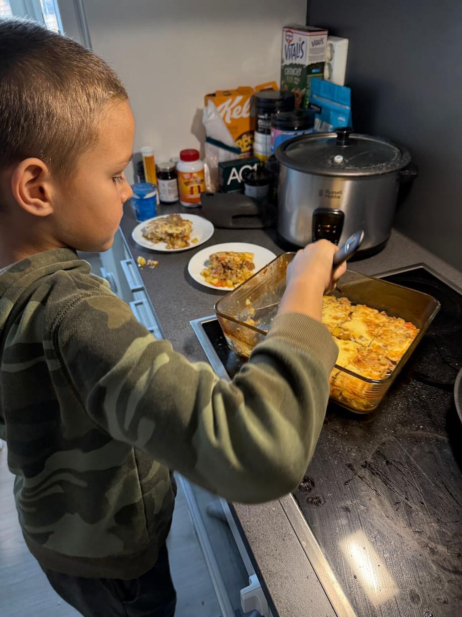 Anton putting mousakka