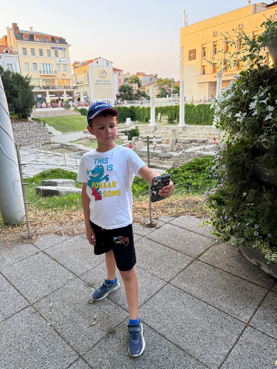 Anton taking a selfie