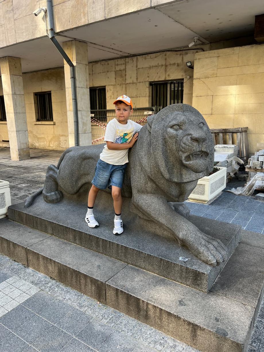 sofia lion statue